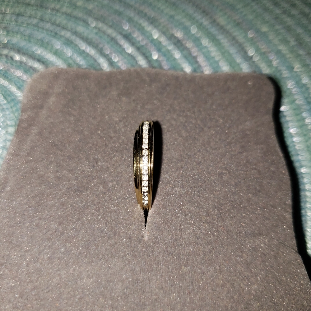 A set of brand new gold plated wedding rings. - Picture 3 of 6